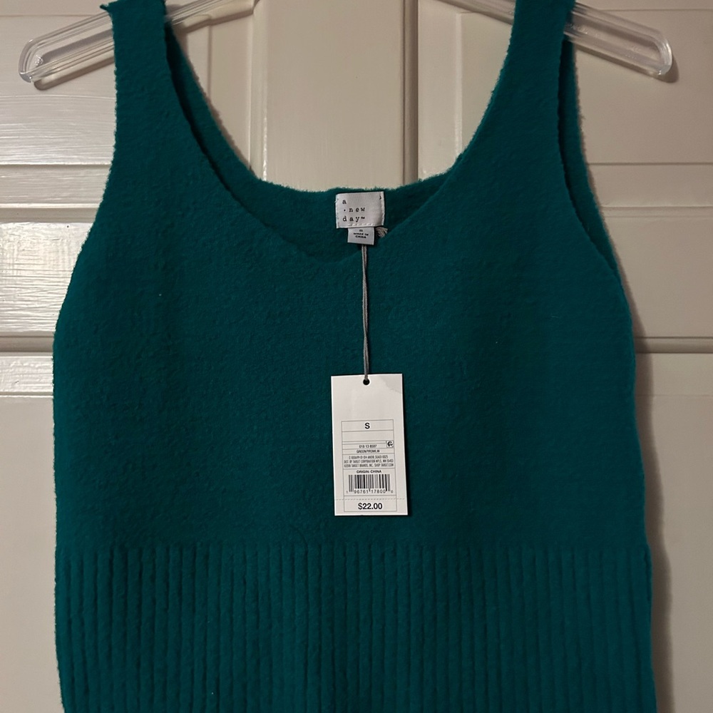 Green Sleeveless Knit Top